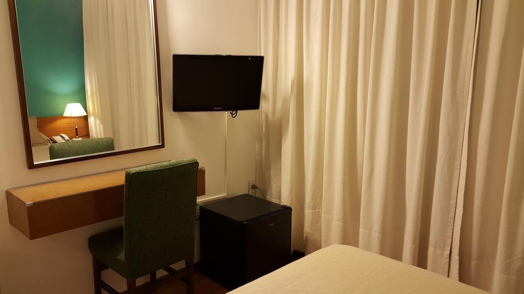 Hotel Avenida Buenos Aires Extérieur photo